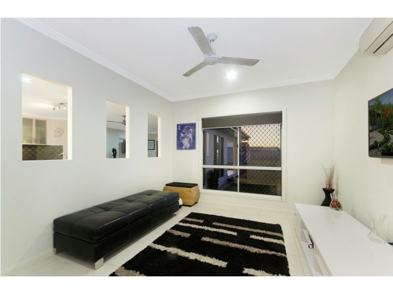 5 Gundabluey Crescent, Mount Low QLD 4818