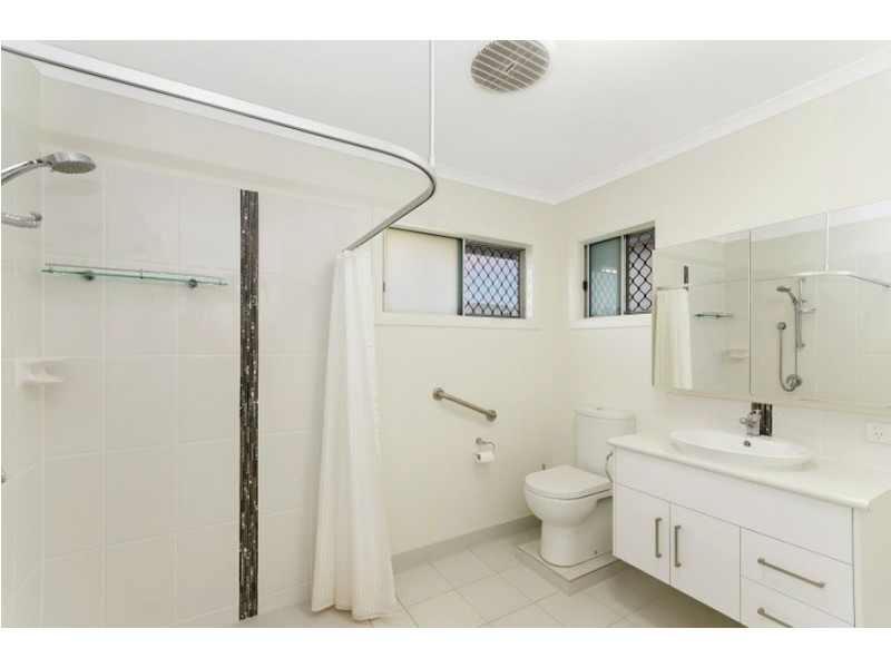 5 Gundabluey Crescent, Mount Low QLD 4818