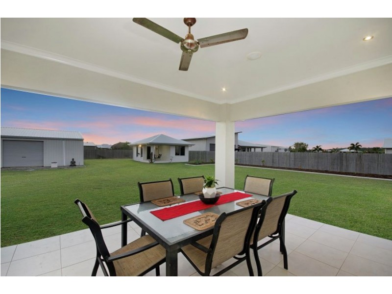 5 Gundabluey Crescent, Mount Low QLD 4818