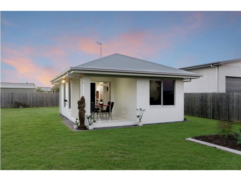 5 Gundabluey Crescent, Mount Low QLD 4818