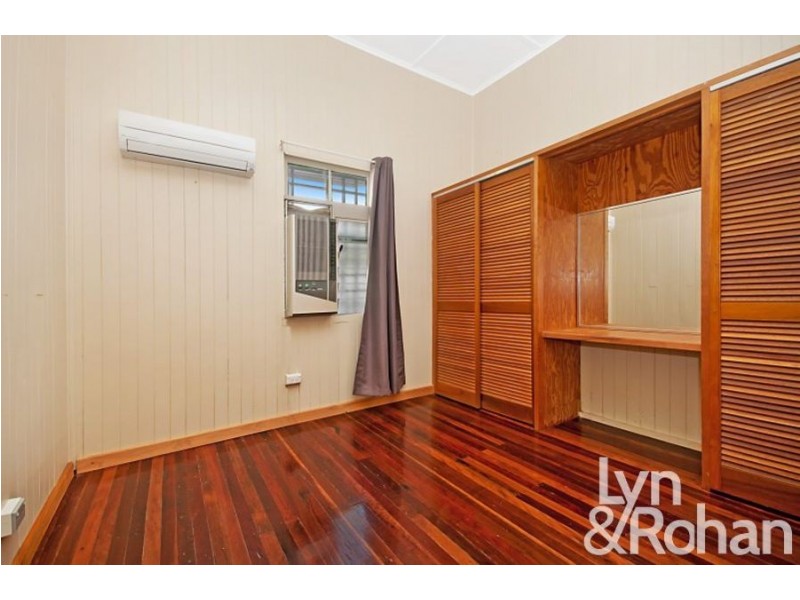 34 Townsville Street, West End QLD 4810