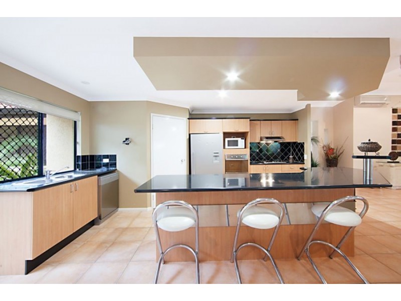 8 Waterside Place, Idalia QLD 4811