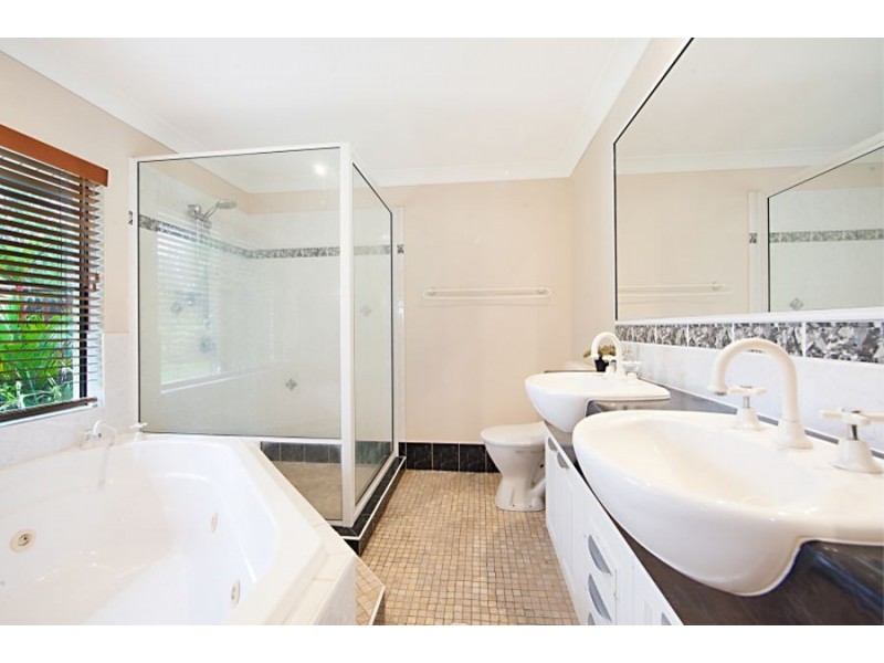 8 Waterside Place, Idalia QLD 4811