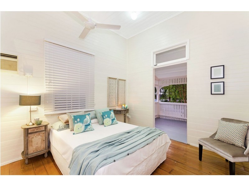 19 Leigh Street, West End QLD 4810
