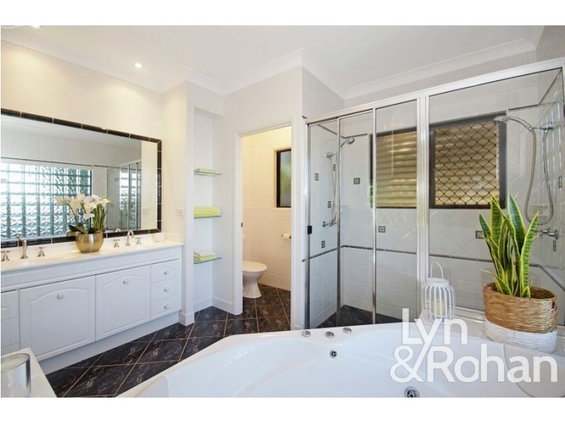 2 Hilton Way, Mount Louisa QLD 4814