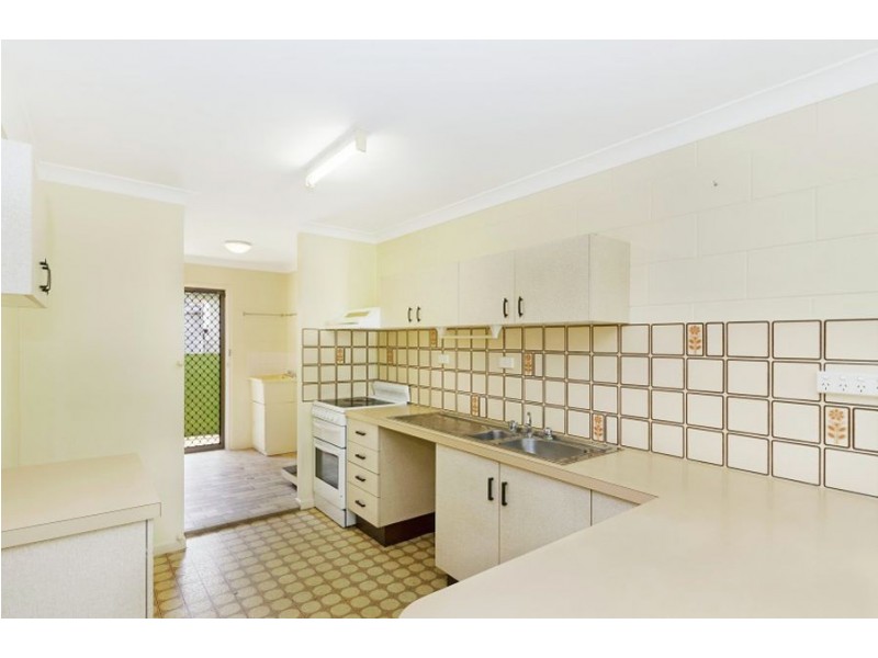 2/23 Leigh Street, West End QLD 4810