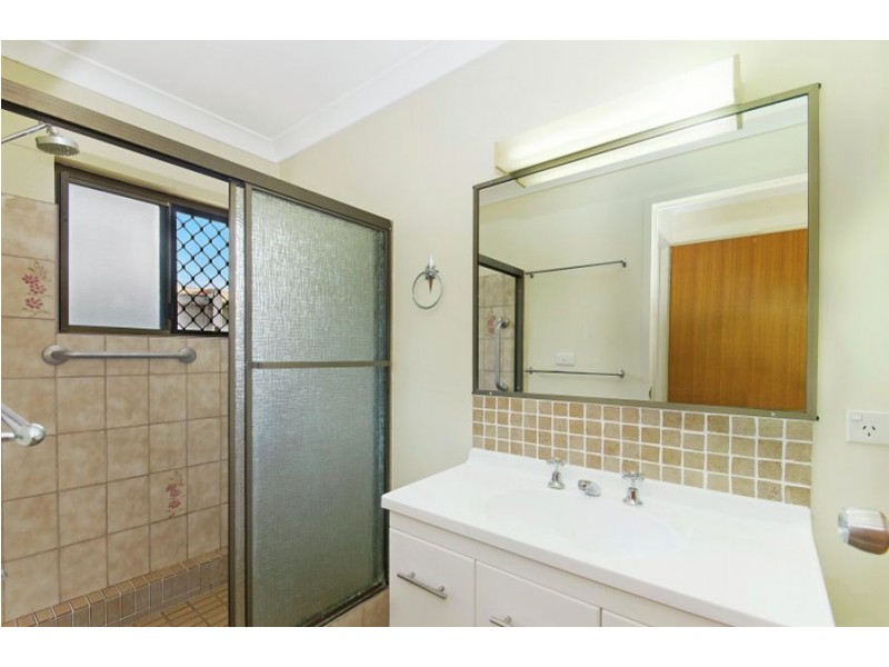 2/23 Leigh Street, West End QLD 4810