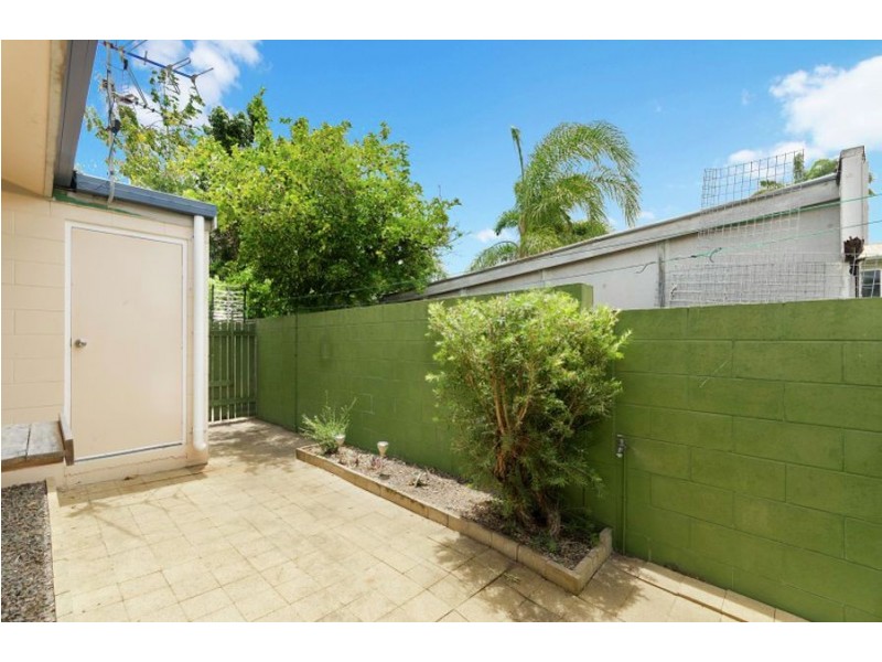 2/23 Leigh Street, West End QLD 4810