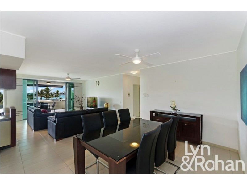2409/6 Mariners Drive, Townsville City QLD 4810
