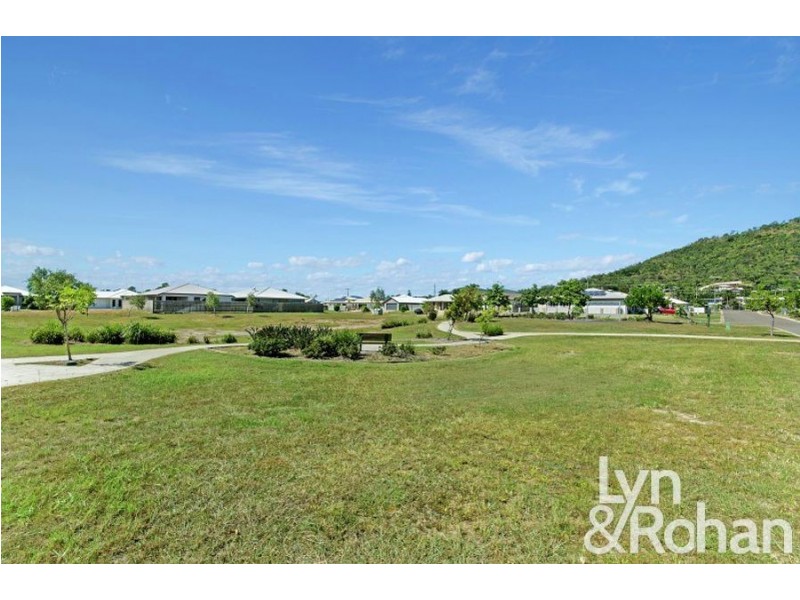 14 Malibu Parade, Mount Louisa QLD 4814