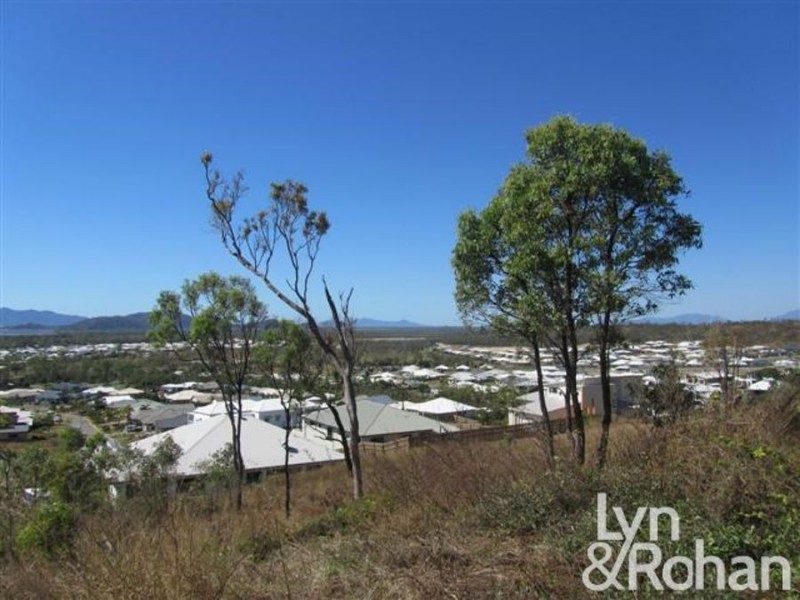 3 Bray Ct, Bushland Beach QLD 4818