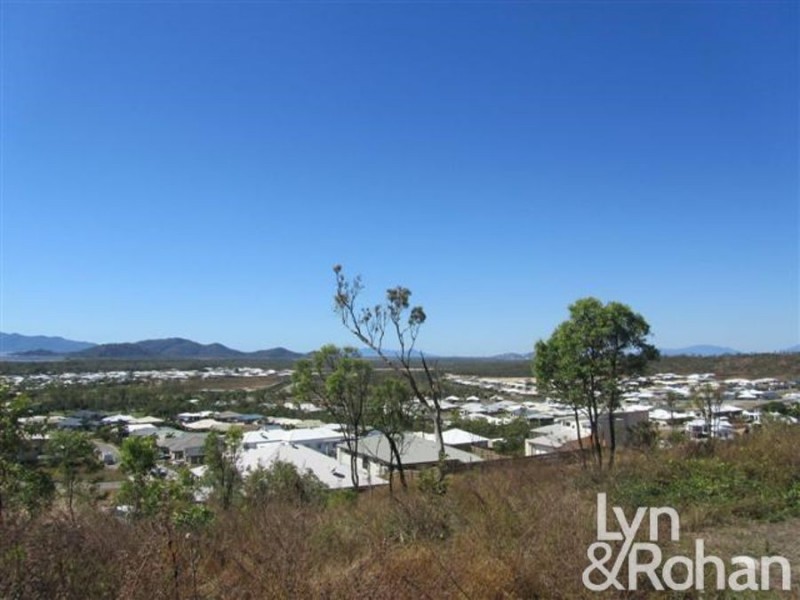 3 Bray Ct, Bushland Beach QLD 4818