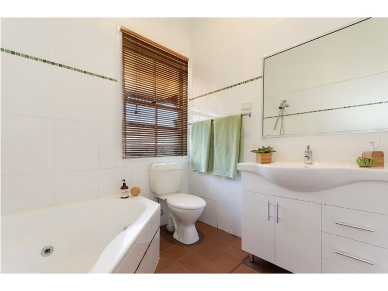 82 Tully Street, South Townsville QLD 4810