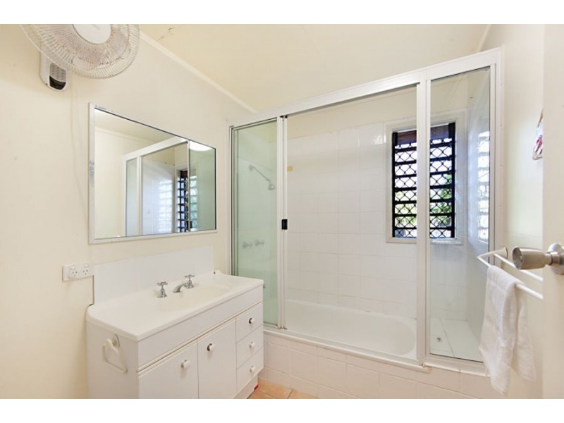 9 Herald Street, Rowes Bay QLD 4810
