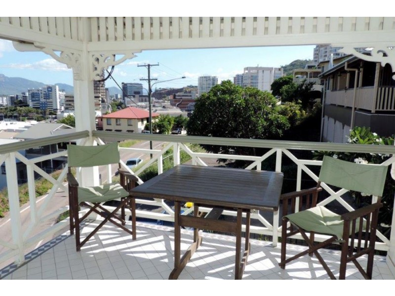 1/11 Melton Terrace, Townsville City QLD 4810