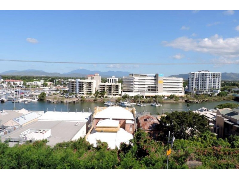 1/11 Melton Terrace, Townsville City QLD 4810