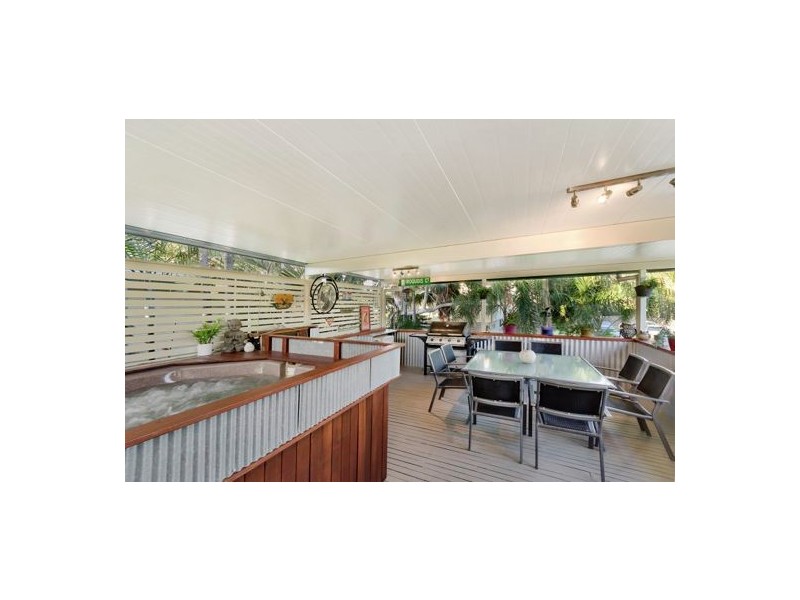 12 Karina Crescent, Rasmussen QLD 4815