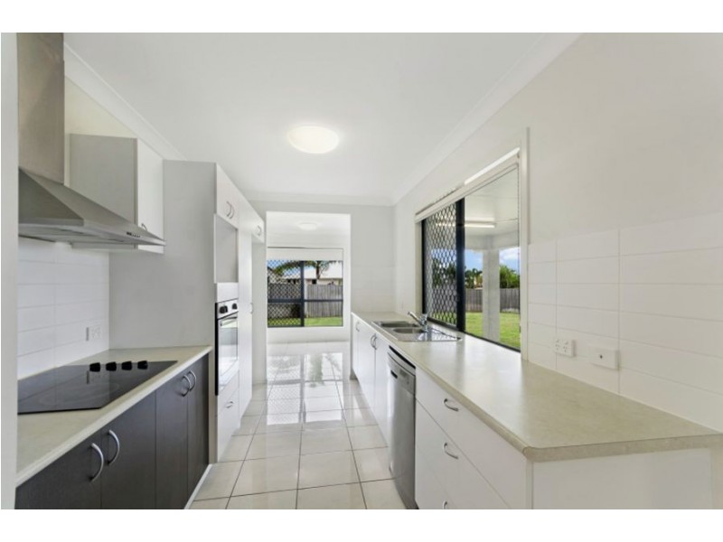 55 Rattray Street, Bushland Beach QLD 4818