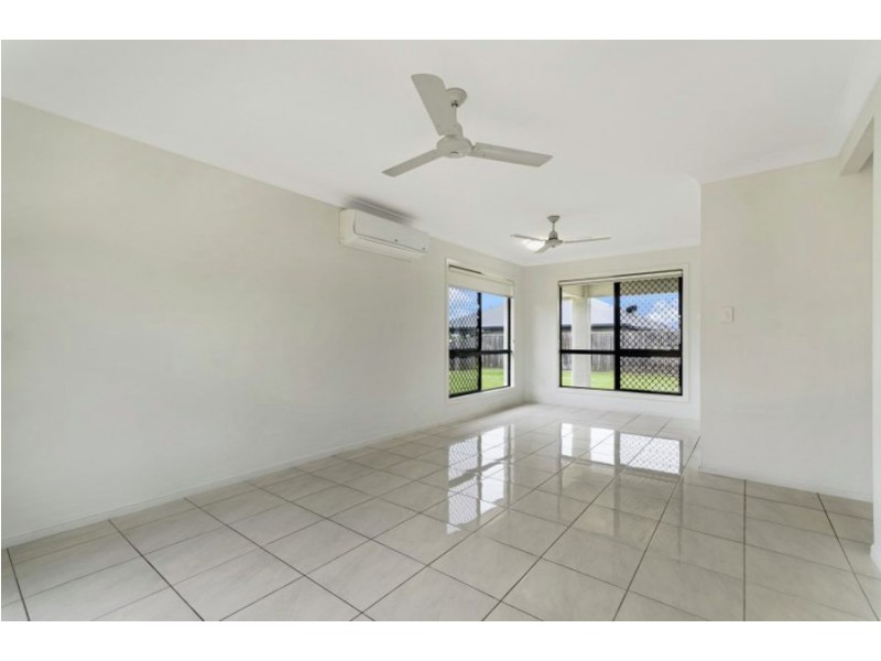 55 Rattray Street, Bushland Beach QLD 4818