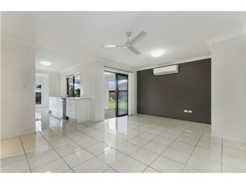 55 Rattray Street, Bushland Beach QLD 4818