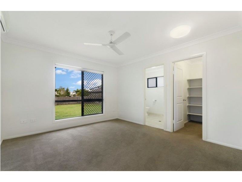 55 Rattray Street, Bushland Beach QLD 4818