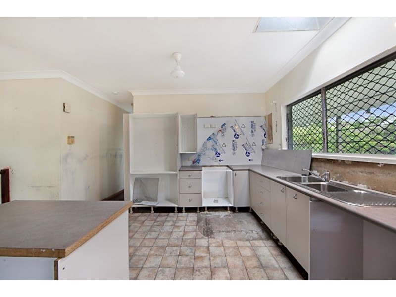 32 St James Drive, Belgian Gardens QLD 4810