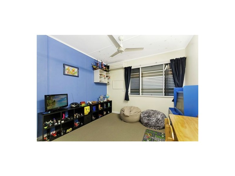 222 Charles Street, Cranbrook QLD 4814