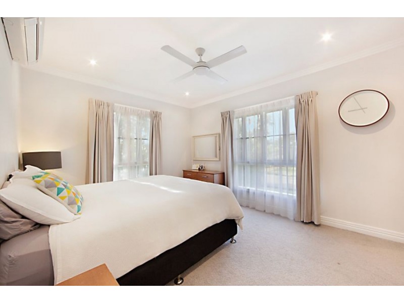 13 Esk Street, Rowes Bay QLD 4810