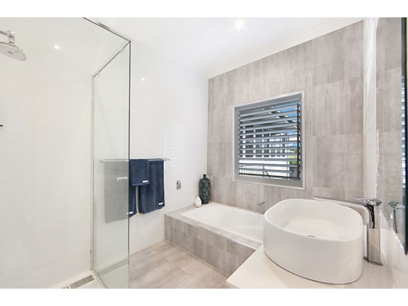 13 Esk Street, Rowes Bay QLD 4810