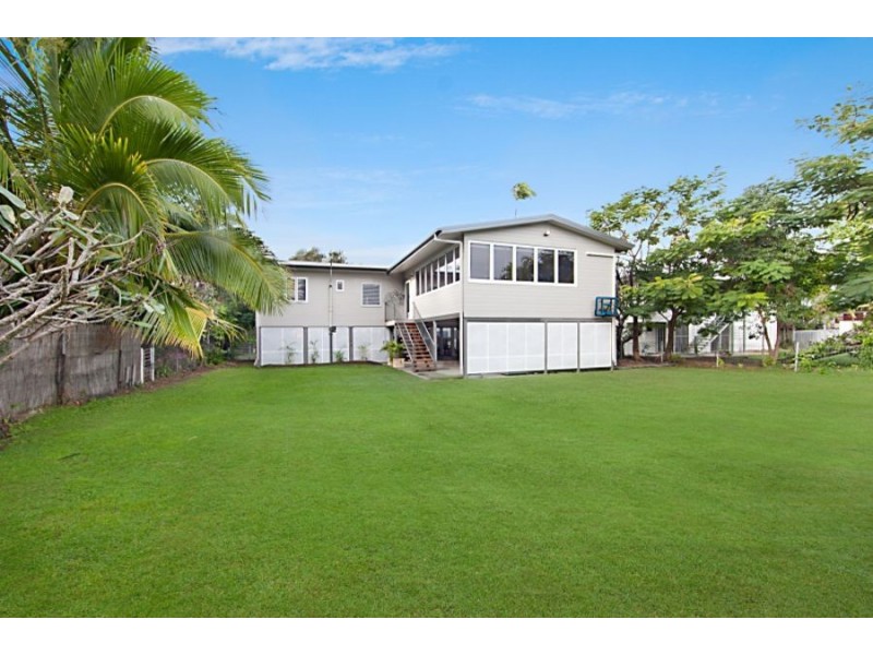 13 Esk Street, Rowes Bay QLD 4810