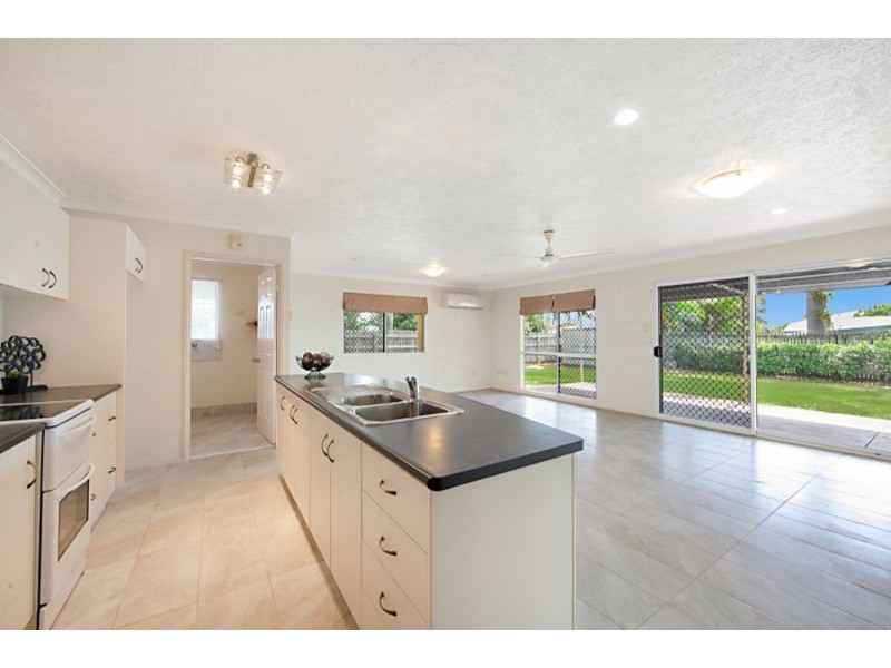 6 Bedrock Court, Mount Louisa QLD 4814