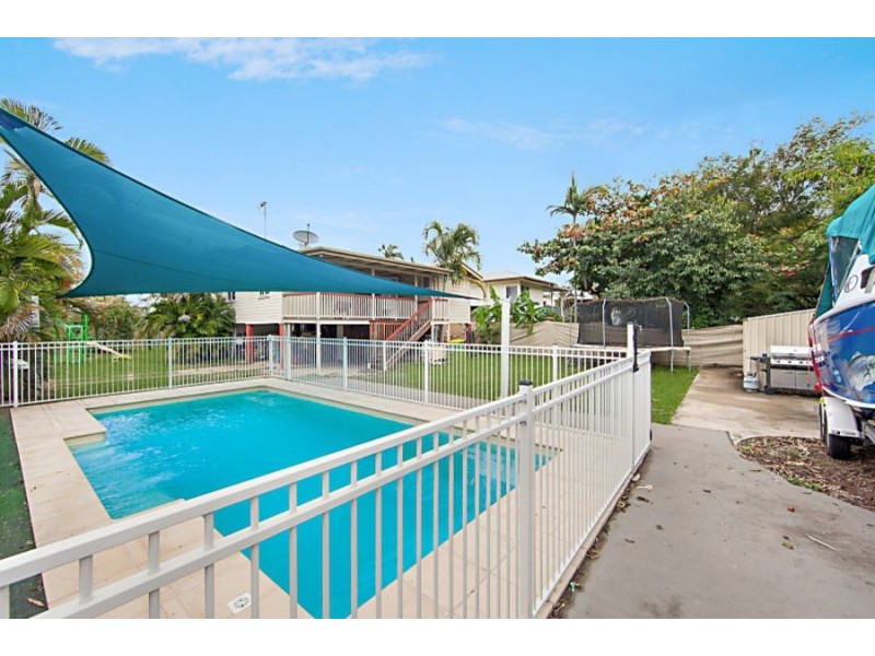 15 Surrey Street, Hyde Park QLD 4812