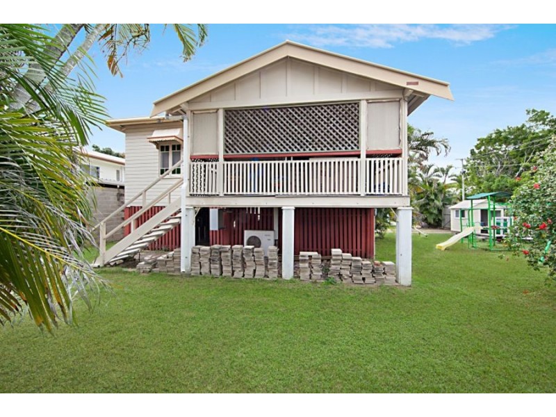 15 Surrey Street, Hyde Park QLD 4812