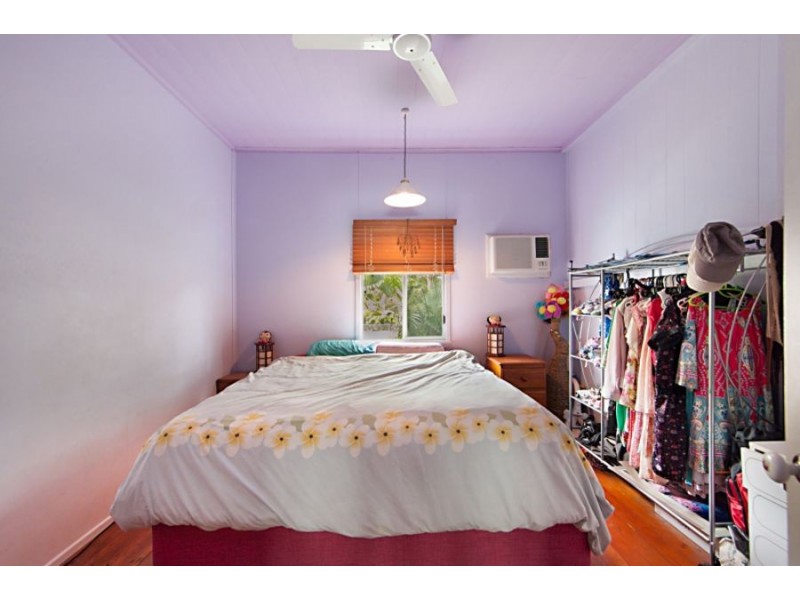 15 Surrey Street, Hyde Park QLD 4812