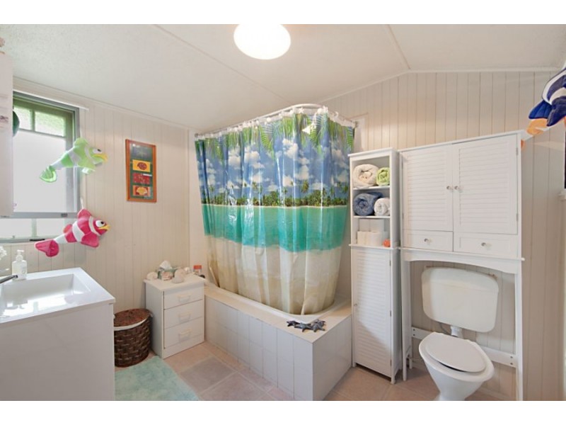 15 Surrey Street, Hyde Park QLD 4812