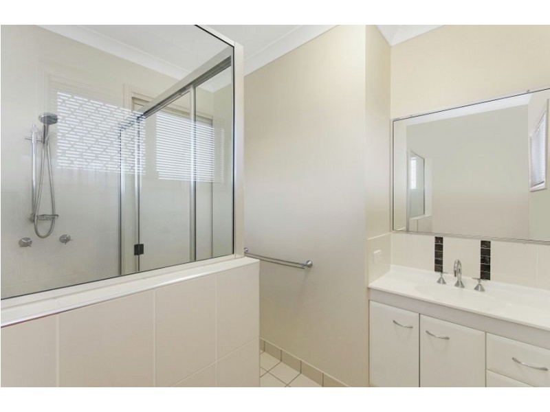 4 Eungella Court, Bushland Beach QLD 4818