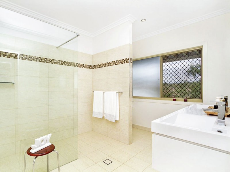 20 The Point, Castle Hill QLD 4810