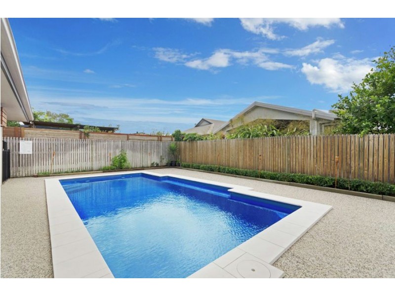 27 Seabrook Circuit, Bushland Beach QLD 4818