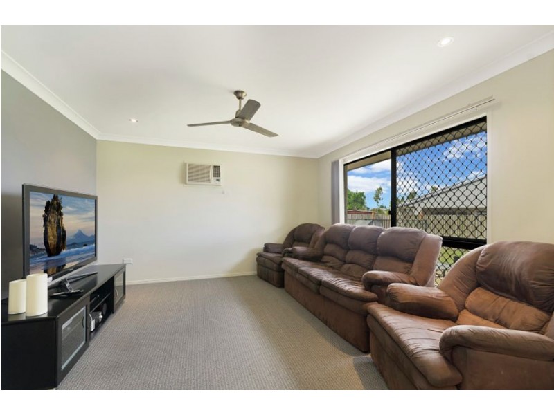 27 Seabrook Circuit, Bushland Beach QLD 4818