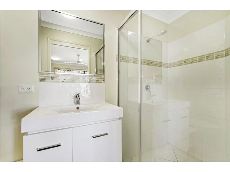 27 Seabrook Circuit, Bushland Beach QLD 4818