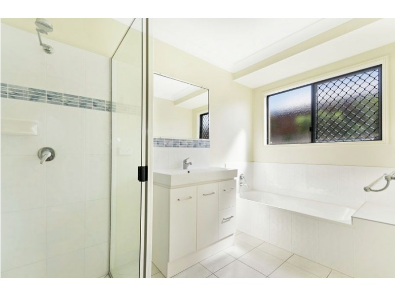 27 Seabrook Circuit, Bushland Beach QLD 4818