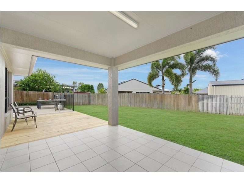 27 Seabrook Circuit, Bushland Beach QLD 4818