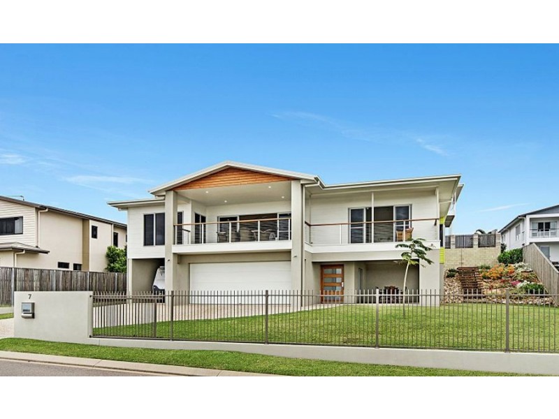 7 Cashell Crescent, Bushland Beach QLD 4818