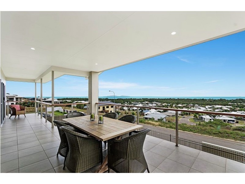 7 Cashell Crescent, Bushland Beach QLD 4818