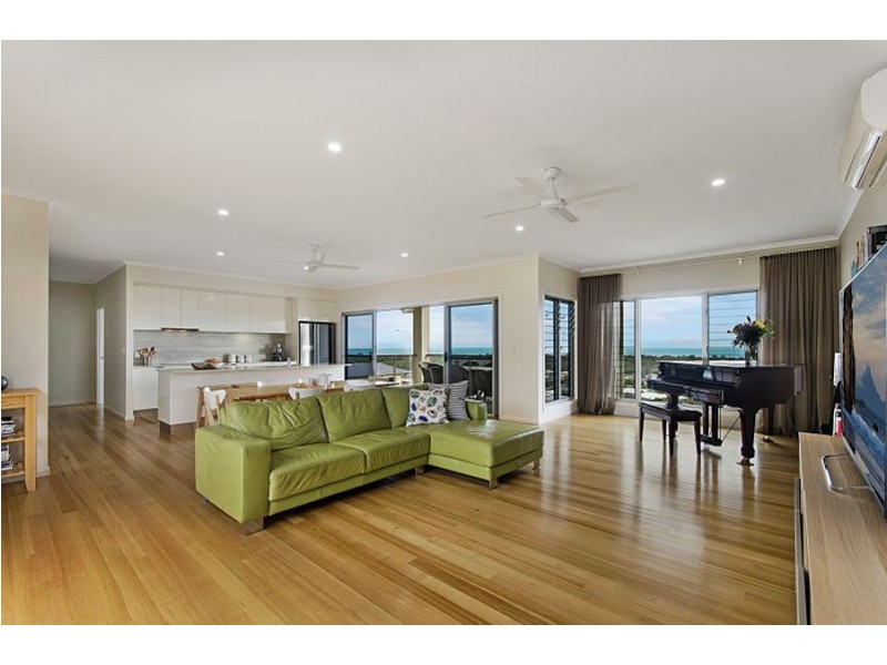 7 Cashell Crescent, Bushland Beach QLD 4818