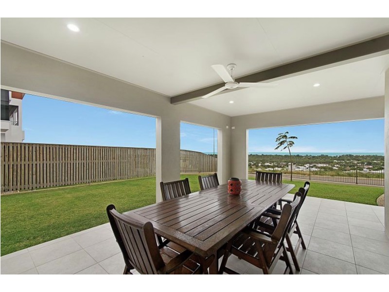 7 Cashell Crescent, Bushland Beach QLD 4818