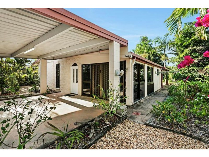 11 Stephanie Street, Rasmussen QLD 4815