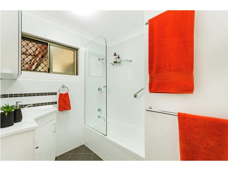 11 Stephanie Street, Rasmussen QLD 4815