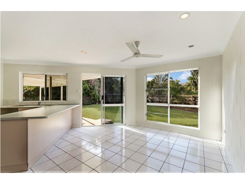 Bushland Beach QLD 4818