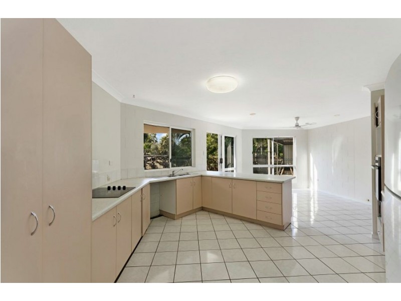 Bushland Beach QLD 4818